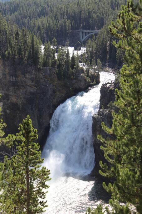 גרדינר Bison Lodge - Lg Home - 2 Bedrooms - Less Than 5 Miles To Yellowstone North Entrance, Sleeps Up To 8 מראה חיצוני תמונה