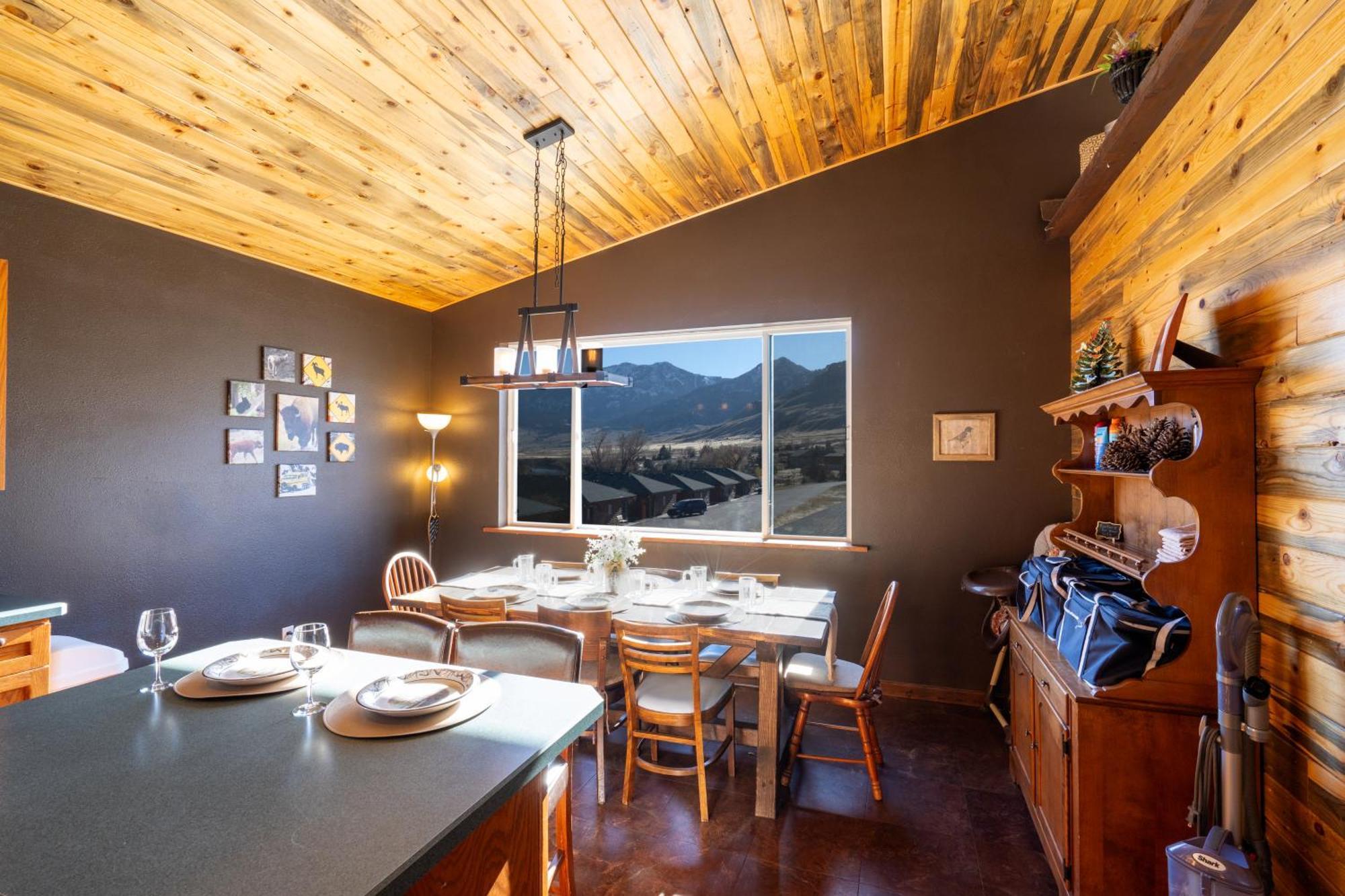 גרדינר Bison Lodge - Lg Home - 2 Bedrooms - Less Than 5 Miles To Yellowstone North Entrance, Sleeps Up To 8 מראה חיצוני תמונה