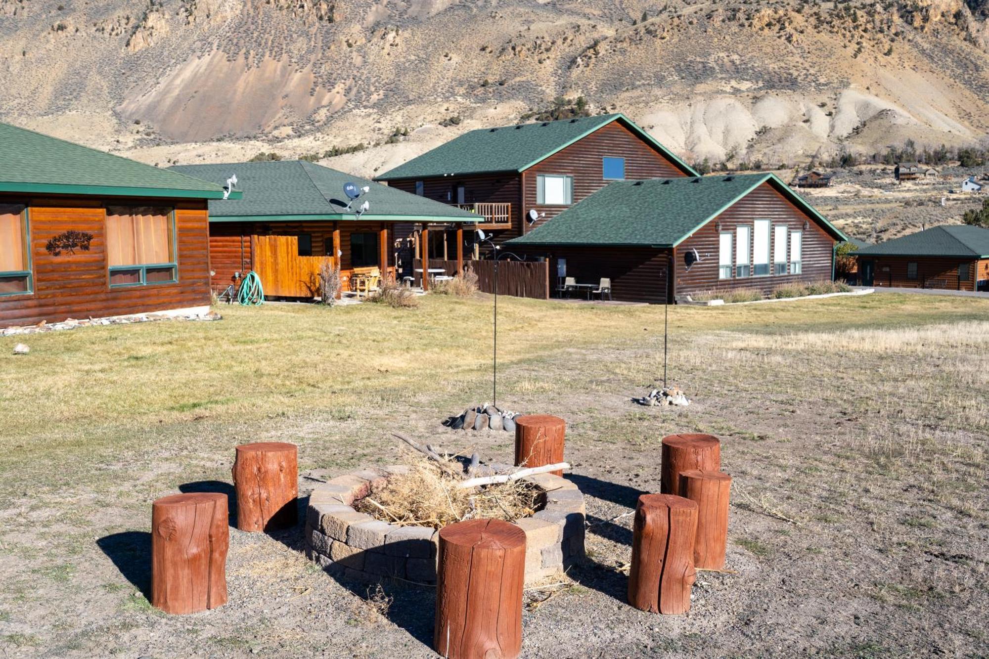 גרדינר Bison Lodge - Lg Home - 2 Bedrooms - Less Than 5 Miles To Yellowstone North Entrance, Sleeps Up To 8 מראה חיצוני תמונה