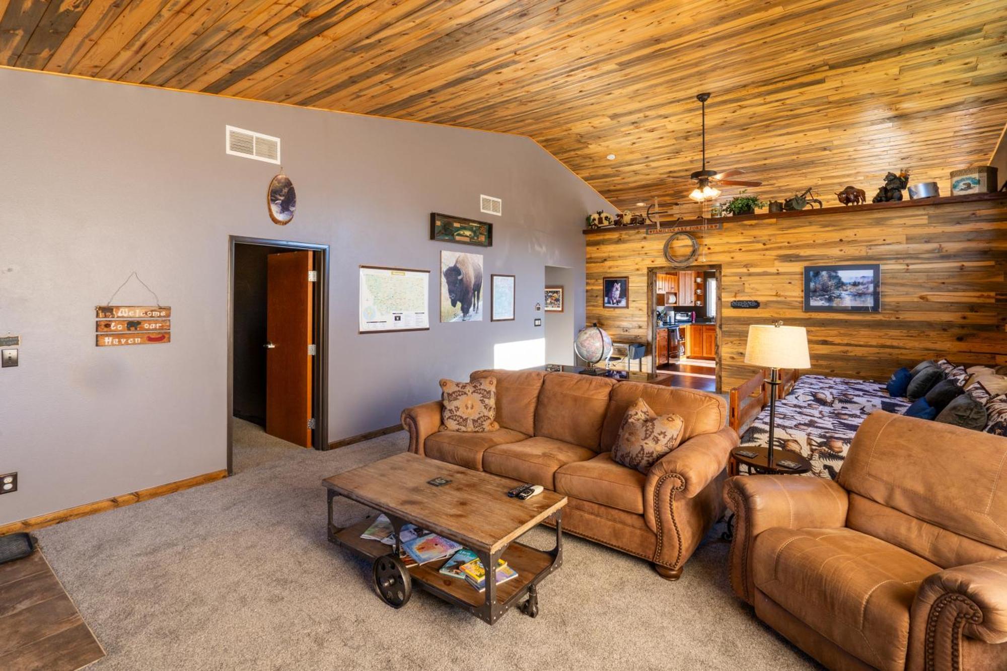 גרדינר Bison Lodge - Lg Home - 2 Bedrooms - Less Than 5 Miles To Yellowstone North Entrance, Sleeps Up To 8 מראה חיצוני תמונה