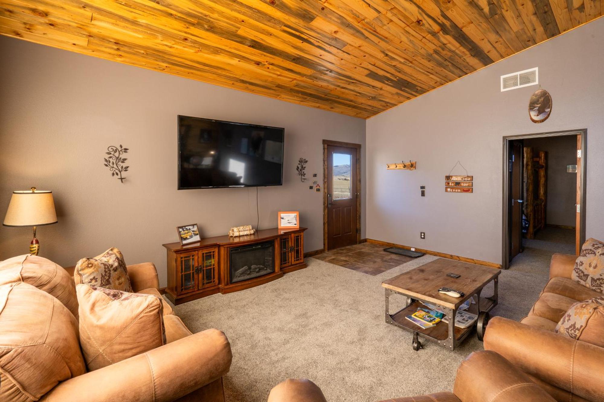גרדינר Bison Lodge - Lg Home - 2 Bedrooms - Less Than 5 Miles To Yellowstone North Entrance, Sleeps Up To 8 מראה חיצוני תמונה