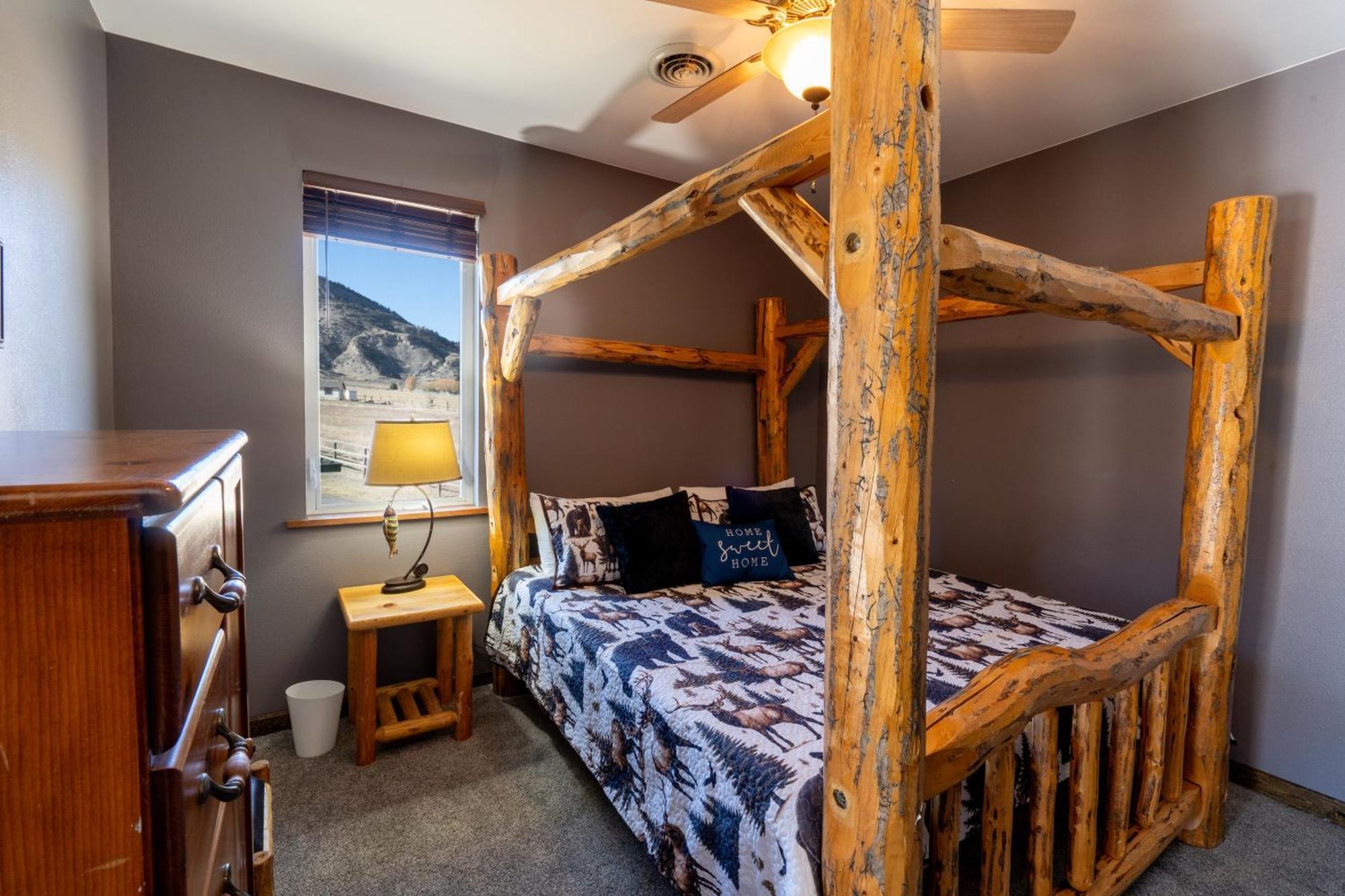 גרדינר Bison Lodge - Lg Home - 2 Bedrooms - Less Than 5 Miles To Yellowstone North Entrance, Sleeps Up To 8 מראה חיצוני תמונה