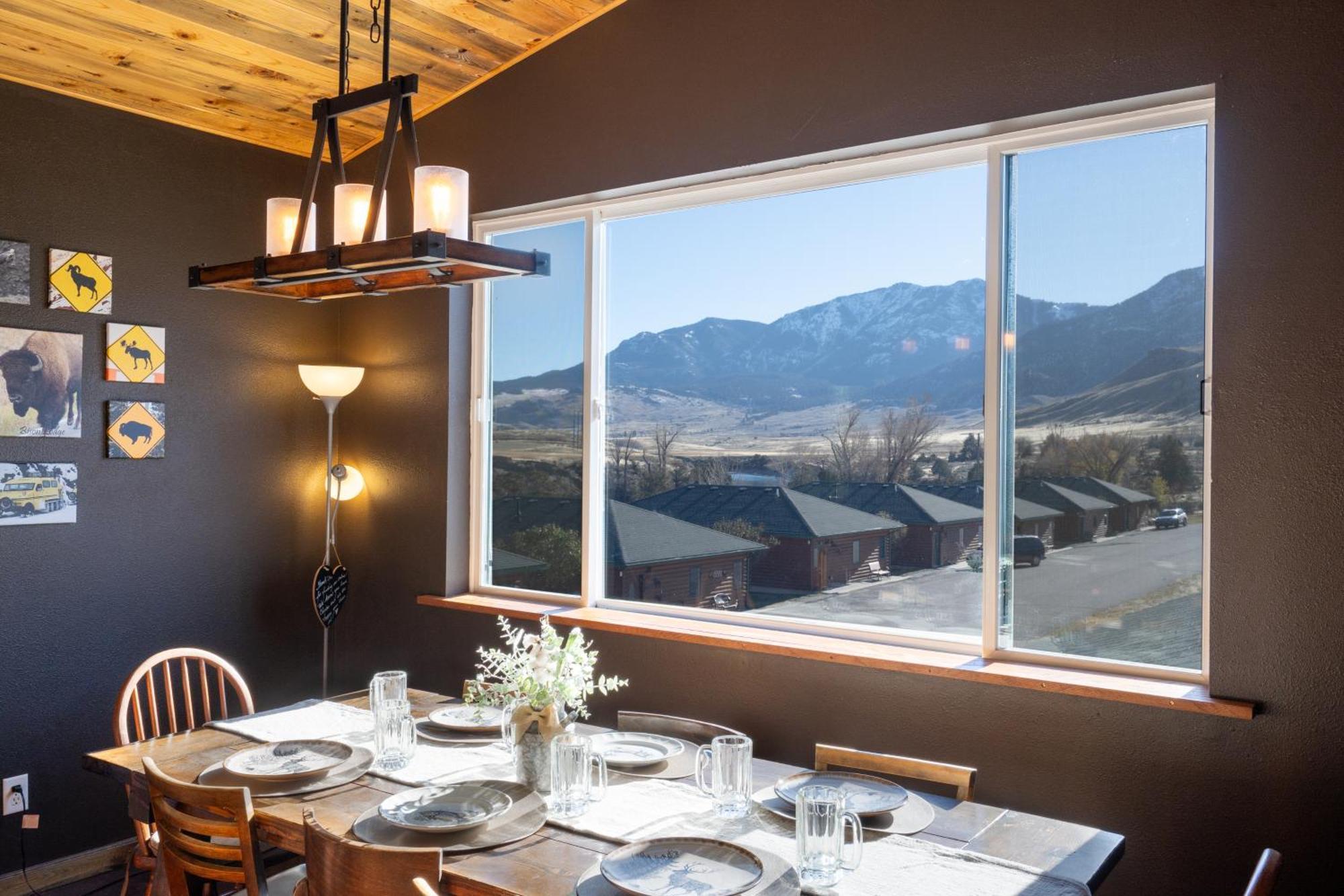 גרדינר Bison Lodge - Lg Home - 2 Bedrooms - Less Than 5 Miles To Yellowstone North Entrance, Sleeps Up To 8 מראה חיצוני תמונה