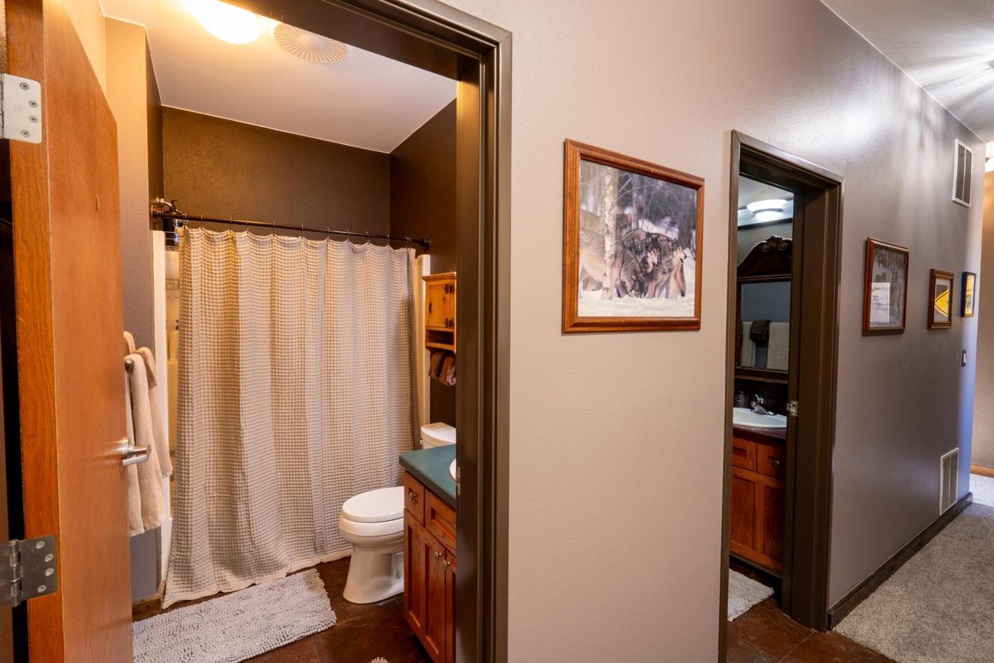 גרדינר Bison Lodge - Lg Home - 2 Bedrooms - Less Than 5 Miles To Yellowstone North Entrance, Sleeps Up To 8 מראה חיצוני תמונה