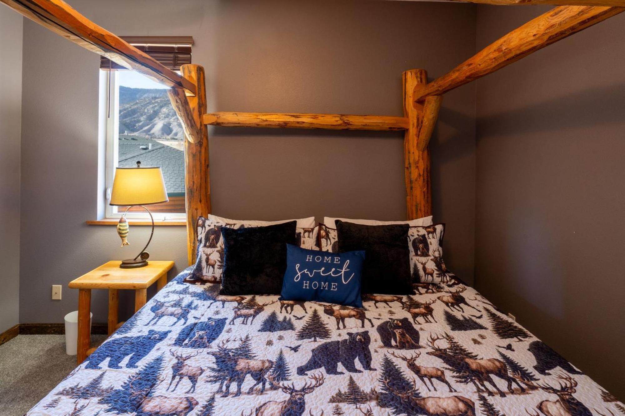 גרדינר Bison Lodge - Lg Home - 2 Bedrooms - Less Than 5 Miles To Yellowstone North Entrance, Sleeps Up To 8 מראה חיצוני תמונה