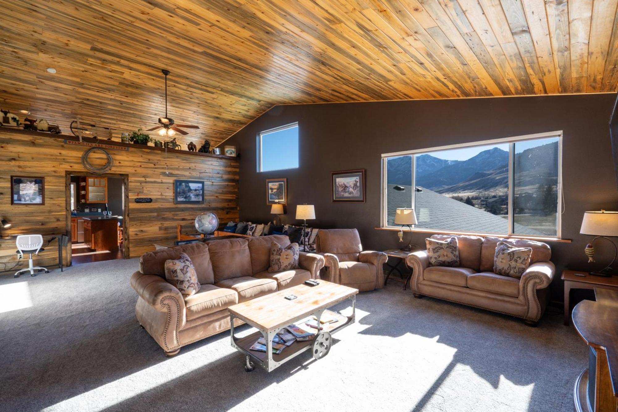 גרדינר Bison Lodge - Lg Home - 2 Bedrooms - Less Than 5 Miles To Yellowstone North Entrance, Sleeps Up To 8 מראה חיצוני תמונה