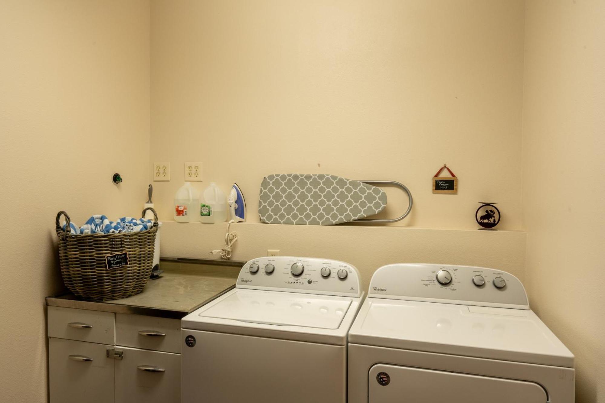 גרדינר Bison Lodge - Lg Home - 2 Bedrooms - Less Than 5 Miles To Yellowstone North Entrance, Sleeps Up To 8 מראה חיצוני תמונה