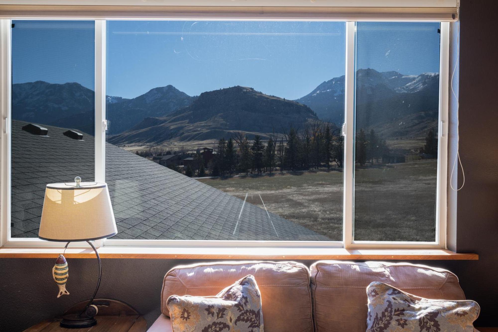 גרדינר Bison Lodge - Lg Home - 2 Bedrooms - Less Than 5 Miles To Yellowstone North Entrance, Sleeps Up To 8 מראה חיצוני תמונה