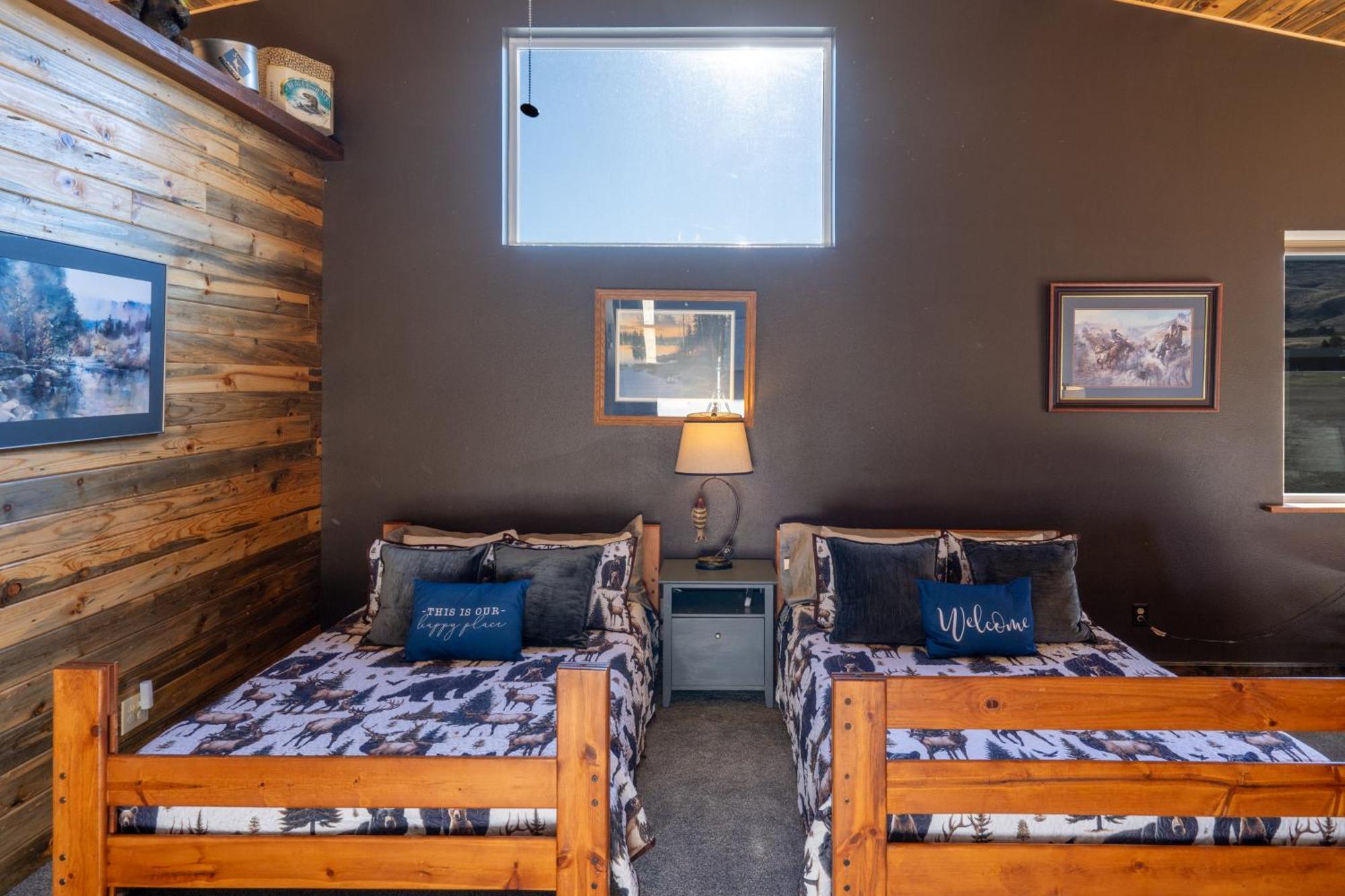 גרדינר Bison Lodge - Lg Home - 2 Bedrooms - Less Than 5 Miles To Yellowstone North Entrance, Sleeps Up To 8 מראה חיצוני תמונה