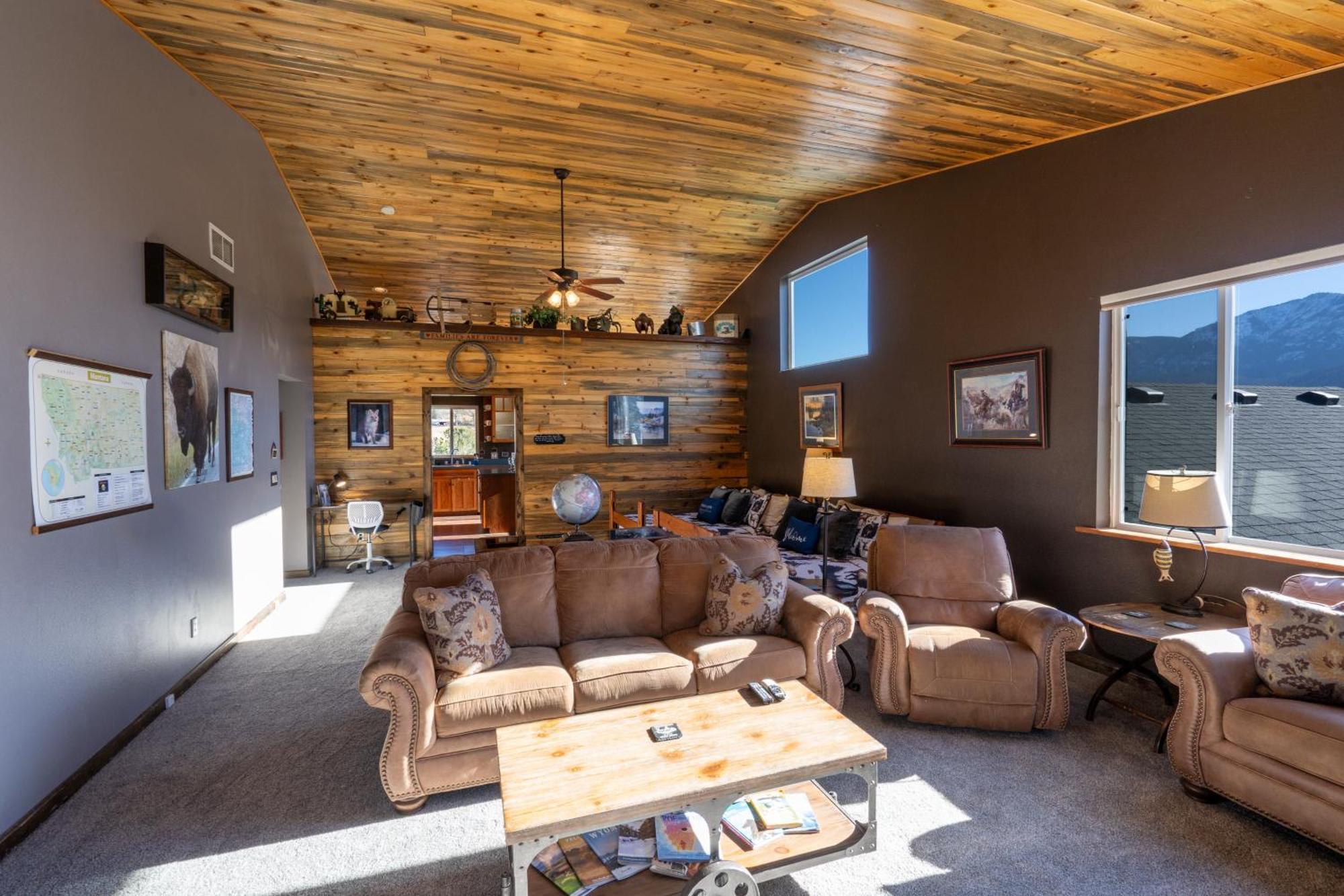 גרדינר Bison Lodge - Lg Home - 2 Bedrooms - Less Than 5 Miles To Yellowstone North Entrance, Sleeps Up To 8 מראה חיצוני תמונה