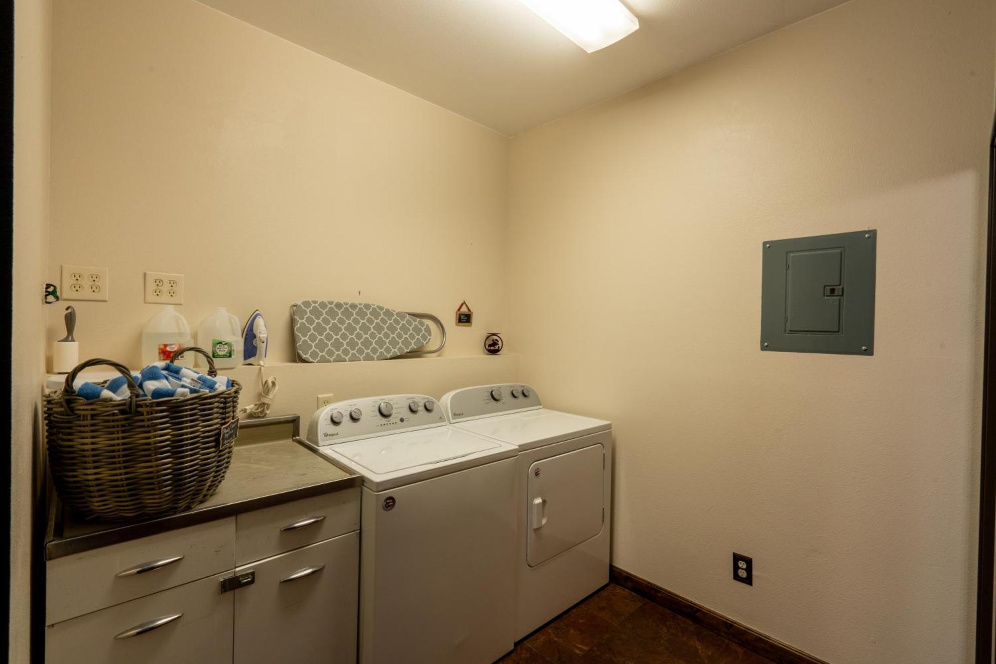 גרדינר Bison Lodge - Lg Home - 2 Bedrooms - Less Than 5 Miles To Yellowstone North Entrance, Sleeps Up To 8 מראה חיצוני תמונה